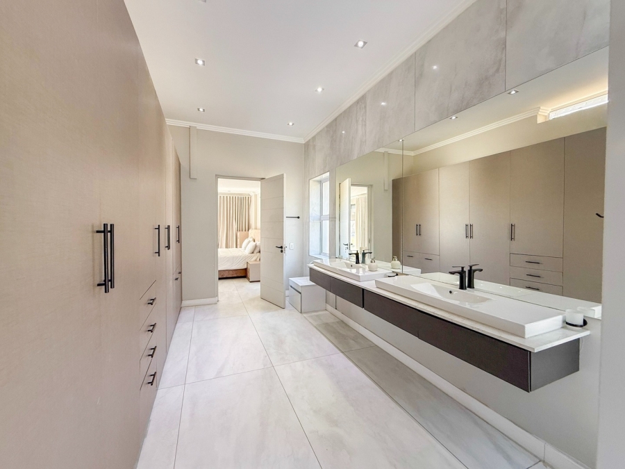 5 Bedroom Property for Sale in The Islands Estates North West